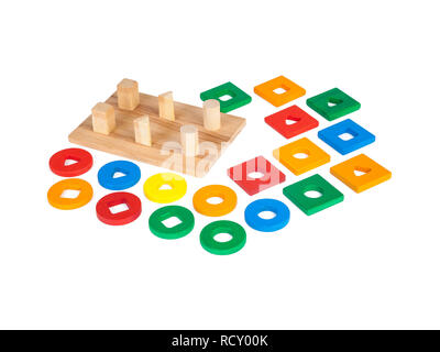 Foto eines Holzspielzeug Kinder Sorter mit kleinen Details in Form von geometrischen Formen (Rechteck, Quadrat, Kreis, Dreieck), in verschiedenen Stockfoto
