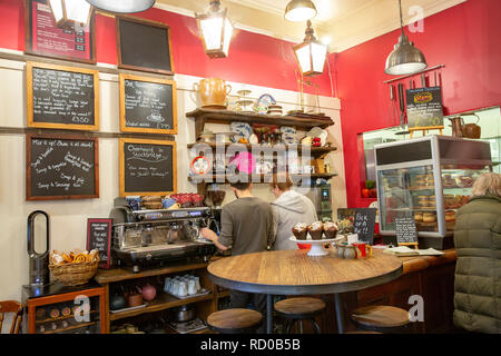 Innenraum eines Cafe Coffee Shop in Stockbridge, Edinburgh, Schottland Stockfoto