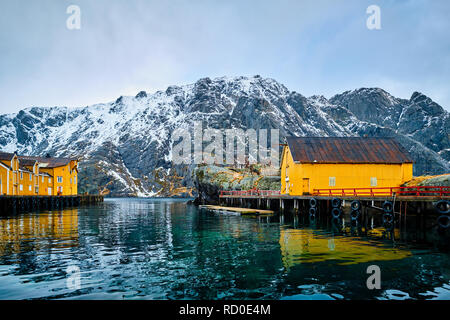 Nusfjord Fischerdorf in Norwegen Stockfoto