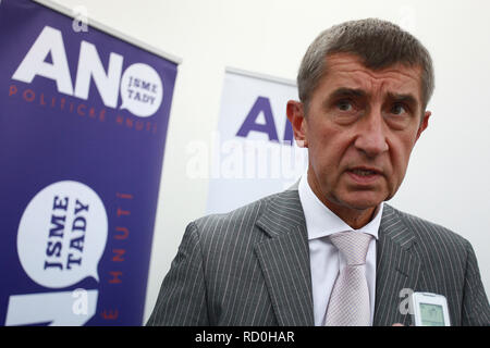 Andrej Babis spricht vor dem Logo der Bewegung ANO 2011. (CTK-Foto/Martin Bouda) Stockfoto