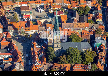 Luftaufnahme, St. Nikolai Kirche, Neustadt Kirche Hof, Quedlinburg - Neustadt, Quedlinburg, Landkreis Harz, Sachsen-Anhalt, Deutschland, Europa, Kreis Paderb Stockfoto