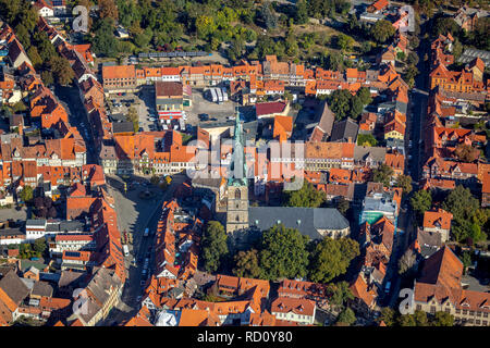 Luftaufnahme, St. Nikolai Kirche, Neustadt Kirche Hof, Quedlinburg - Neustadt, Quedlinburg, Landkreis Harz, Sachsen-Anhalt, Deutschland, Europa, Kreis Paderb Stockfoto