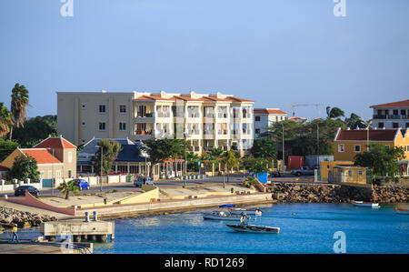 KRALENDIJK, Bonaire - Dezember 18, 2015: Südlich des Hurrikan Riemen und aufgrund der konstanten Wind, Temperaturen und wenig Regen, Bonaire ist Stockfoto