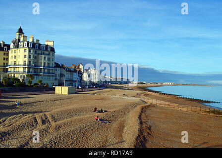 Anzeigen von Eastbourne in der späten Nachmittagssonne, East Sussex, Großbritannien Stockfoto