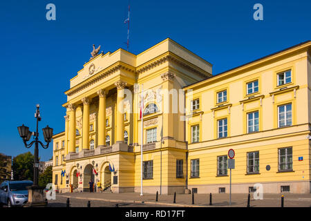 Warszawa, Masowien/Polen - 2018/09/21: Vorderansicht des Mostowski Palast, historische klassizistische Residenz in der Warschauer Bezirk Muranow Stockfoto