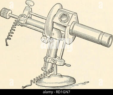 . Elementare chemische Mikroskopie. Mikroskopie; Mikrochemie. Mikroskop Lampen 159. Abb. 91. Mikroskop Lampe; Bausch &Amp; Lomb. Arc Art.ing einen Strom von mehr als 4 oder 6 Ampere, aber für ultramicro-skopische Untersuchungen einen Bogen von 15 bis 30 Ampere ist wünschenswert und in vielen Fällen syn- chron unerlässlich. Viele Arten sind auf dem Markt gefunden. Einige typische Lampen sind hier dargestellt. Abb. 91 Zeigt die 4 Ampere Hand füttern Bogenlampe von Bausch &Amp; Lomb Optical Company; Bild. 92, der Spencer Objektiv Gesellschaft; und Abb. 93, die automatische 4 bis 5 Ampere Lampe als Herstellung Stockfoto