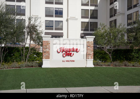 HAMPTON INN SAN DIEGO - KEARNY MESA mit blauer Himmel Stockfoto