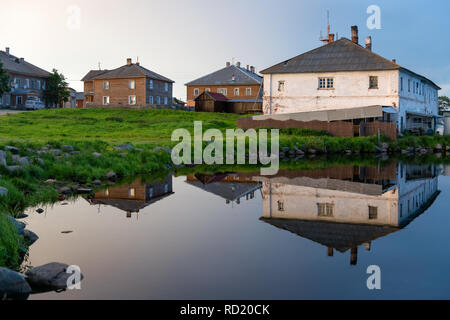 Schmiede am Ufer des Heiligen Sees. Russland, Region Archangelsk, Bezirk Primorski, Solovetsky Dorf Stockfoto