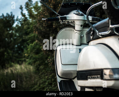 Vespa Piaggio 50cc Besondere 125 px weiß Parken Stockfoto