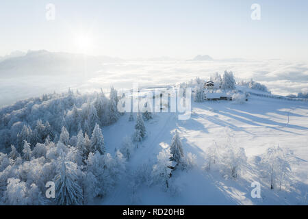 Antenne Winterlandschaft Blick vom Gaisberg, Salzburg, Österreich montieren Stockfoto