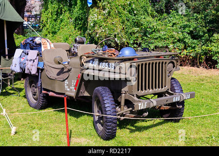 WWII Jeep am Wochenende im Norden Thoreby 40 getarnt, Lincolnshire, Großbritannien Stockfoto