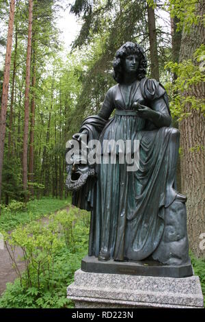 - Melpomene Statue in Pawlowsk Park in St. Petersburg - Russland Stockfoto