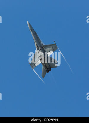McDonnell Douglas F/A-18 Super Hornet, fighter Angriff twin Überschalljet durchführen bei Selfridge air show ANG Stockfoto