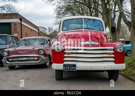 1953 Chevrolet pick up truck in Bicester Heritage Center. Oxfordshire, England Stockfoto