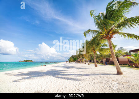 Asiatische tropisches Strandparadies in Thailand Stockfoto