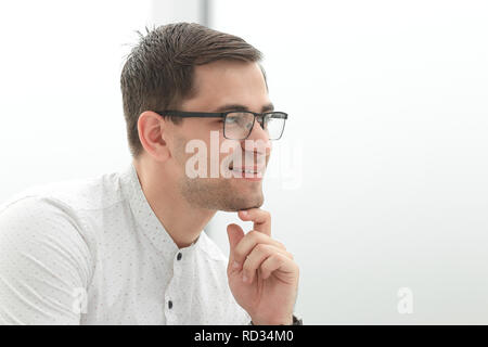 Seitenansicht. Porträt einer jungen Geschäftsmann mit Brille Stockfoto