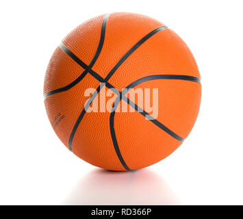 Basketball Ball isoliert auf weißem Hintergrund Stockfoto