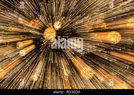Unscharf Weihnachtsbaumbeleuchtungen. Stockfoto