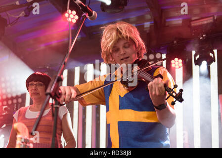 Bar steward Söhne von Val Doonican auf der Bühne des Bärtigen Theorie Festival Stockfoto