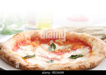 Nahaufnahme von Margarita Pizza, Studio shot Stockfoto