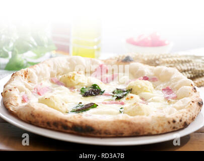 In der Nähe der Pizza Hawaii, Studio shot Stockfoto