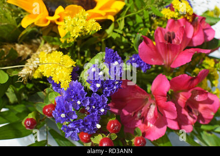 Verschiedenen bunten Sommerblumen in einem Blumenstrauß Stockfoto