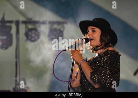 Gebrochene Knochen Matilda auf der Bühne des Bärtigen Theorie Festival 2018 Stockfoto