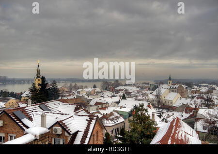 Serbien - Ansicht des Gardos Hügel in der Altstadt von Zemun, eine historische Siedlung am Ufer der Donau in der Stadt Belgrad im Winter Stockfoto