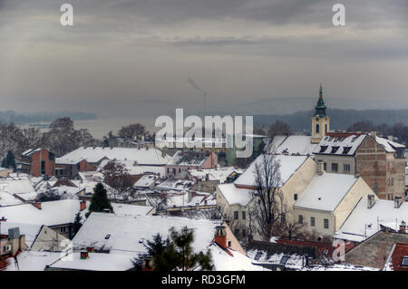 Serbien - Ansicht des Gardos Hügel in der Altstadt von Zemun, eine historische Siedlung am Ufer der Donau in der Stadt Belgrad im Winter Stockfoto