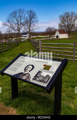 Sharpsburg, MD, Vereinigte Staaten - 10 April, 2016: Das Schlachtfeld Informationen Führer erklären Clara Barton's Service während der Schlacht von Antietam. Stockfoto