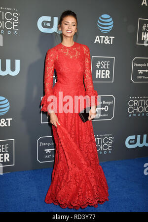 SANTA MONICA, CA - 13. Januar: Nina Dobrev kommt an der Der 24. jährliche Critics' Choice Awards besucht die 24. jährliche Critics' Choice Awards an der Bar Stockfoto