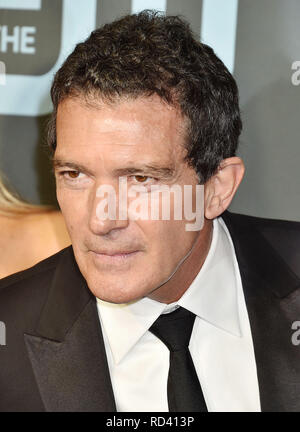 SANTA MONICA, CA - 13. Januar: Antonio Banderas kommt an der Der 24. jährliche Critics' Choice Awards besucht die 24. jährliche Critics' Choice Awards ein Stockfoto