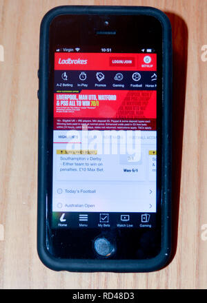 Ladbrokes Sportwetten App auf einem Smartphone Stockfoto