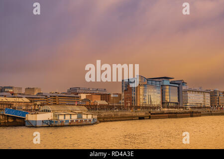 Glasgow, Schottland, Großbritannien. 16. Januar, 2019. UK Wetter: Sehenswürdigkeiten auf den Fluss Clyde an einem Tag des eisigen Duschen. Credit: Skully/Alamy leben Nachrichten Stockfoto