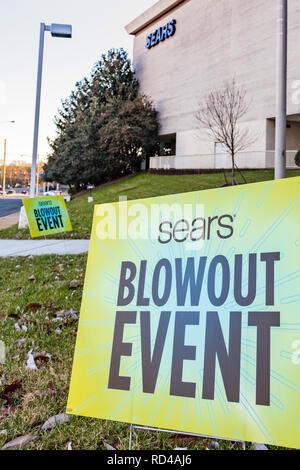 Falls Church, VA, USA. 16 Jan, 2019. Sears erreicht hat sich das Unternehmen zu verkaufen und die 400 restlichen Speicher speichern wie dieses in Falls Church, Va. Credit: Robert Blakley/Alamy leben Nachrichten Stockfoto