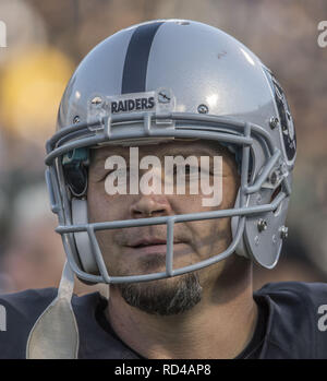 Oakland, Kalifornien, USA. 27 Aug, 2016. Oakland Raiders kicker Sebastian Janikowski (11) am Samstag, 27. August 2016 an O. co Coliseum in Oakland, Kalifornien. Die Titanen besiegt die Räuber 27-14 in einem preseason Spiel. Credit: Al Golub/ZUMA Draht/Alamy leben Nachrichten Stockfoto