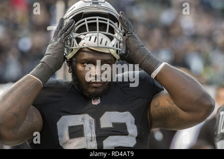 Oakland, Kalifornien, USA. 27 Aug, 2016. Oakland Raiders defensiver Stacy McGee (92) am Samstag, 27. August 2016 an O. co Coliseum in Oakland, Kalifornien. Die Titanen besiegt die Räuber 27-14 in einem preseason Spiel. Credit: Al Golub/ZUMA Draht/Alamy leben Nachrichten Stockfoto