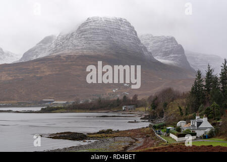 Kishorn, Schottland. 16. Januar, 2019. Dies ist kishorn in der North West Highlands von Schottland am späten Nachmittag des Mittwoch, 16. Januar 2019. Es regnete auf den unteren Boden, Schnee fiel auf den Bergen. Credit: JASPERIMAGE/Alamy leben Nachrichten Stockfoto