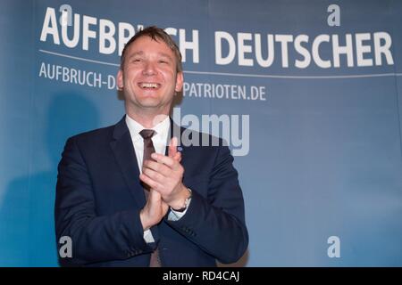 Dohma, Deutschland. 16 Jan, 2019. Andre Poggenburg, der ehemalige Landesvorsitzende der AfD in Sachsen-Anhalt, kommt zum Neuen Jahr Rezeption seiner neuen Partei AdP (Aufbruch deutscher Patrioten). Das AdP ist eine Umgruppierung der Mitglieder, die AfD verlassen haben. Credit: Sebastian Kahnert/dpa-Zentralbild/dpa/Alamy leben Nachrichten Stockfoto