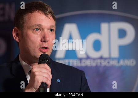 Dohma, Deutschland. 16 Jan, 2019. Andre Poggenburg, der ehemalige Landesvorsitzende der AfD in Sachsen-Anhalt, spricht mit dem Neuen Jahr Erhalt seiner neuen Partei AdP (Abreise der deutschen Patrioten). Das AdP ist eine Umgruppierung der Mitglieder, die AfD verlassen haben. Credit: Sebastian Kahnert/dpa-Zentralbild/dpa/Alamy leben Nachrichten Stockfoto