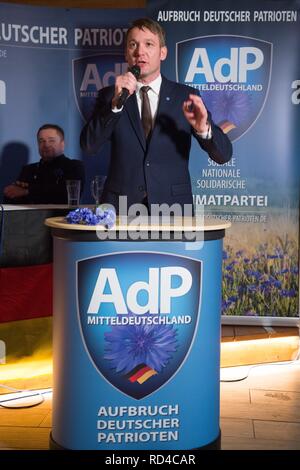 Dohma, Deutschland. 16 Jan, 2019. Andre Poggenburg, der ehemalige Landesvorsitzende der AfD in Sachsen-Anhalt, spricht mit dem Neuen Jahr Erhalt seiner neuen Partei AdP (Abreise der deutschen Patrioten). Das AdP ist eine Umgruppierung der Mitglieder, die AfD verlassen haben. Credit: Sebastian Kahnert/dpa-Zentralbild/dpa/Alamy leben Nachrichten Stockfoto