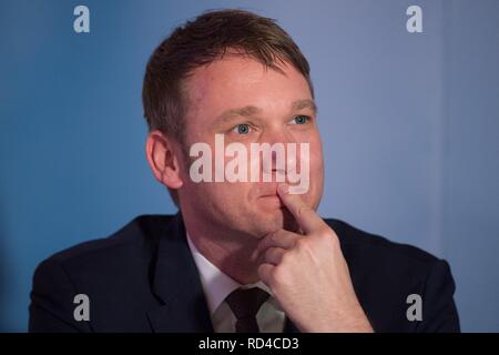 Dohma, Deutschland. 16 Jan, 2019. Andre Poggenburg, der ehemalige Landesvorsitzende der AfD in Sachsen-Anhalt, sitzt mit dem Neuen Jahr Eingang seiner neuen Partei AdP (Abreise der deutschen Patrioten). Das AdP ist eine Umgruppierung der Mitglieder, die AfD verlassen haben. Credit: Sebastian Kahnert/dpa-Zentralbild/dpa/Alamy leben Nachrichten Stockfoto