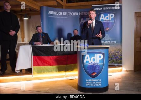 Dohma, Deutschland. 16 Jan, 2019. Andre Poggenburg, der ehemalige Landesvorsitzende der AfD in Sachsen-Anhalt, spricht mit dem Neuen Jahr Erhalt seiner neuen Partei AdP (Abreise der deutschen Patrioten). Das AdP ist eine Umgruppierung der Mitglieder, die AfD verlassen haben. Credit: Sebastian Kahnert/dpa-Zentralbild/dpa/Alamy leben Nachrichten Stockfoto