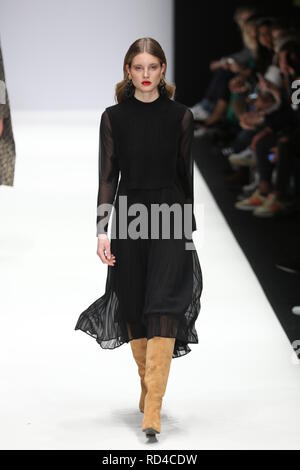 Berlin, Deutschland, 16. Januar 2019, RIANI Fashion Show bei der Mercedes-Benz Fashion Week (Mbfw) Herbst/Winter 2019 im eWerk Berlin in Berlin-Mitte. Bild: Sao Struck/Alamy leben Nachrichten Stockfoto