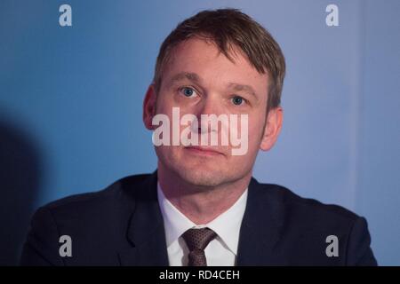 Dohma, Deutschland. 16 Jan, 2019. Andre Poggenburg, der ehemalige Landesvorsitzende der AfD in Sachsen-Anhalt, sitzt mit dem Neuen Jahr Eingang seiner neuen Partei AdP (Abreise der deutschen Patrioten). Das AdP ist eine Umgruppierung der Mitglieder, die AfD verlassen haben. Credit: Sebastian Kahnert/dpa-Zentralbild/dpa/Alamy leben Nachrichten Stockfoto