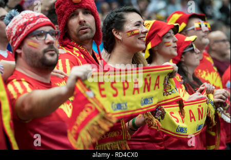 16 Januar 2019, Bayern, München: Handball: Wm, Mazedonien - Spanien, Vorrunde, Gruppe B, 4. Spieltag in der Olympiahalle. Die fans von Spanien sind Anfeuern ihrer Mannschaft. Foto: Sven Hoppe/dpa Stockfoto