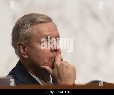 Washington, District of Columbia, USA. 16 Jan, 2019. United States Senator Lindsey Graham (Republikaner für South Carolina) beteiligt sich an einer Anhörung von William Barr der United States Attorney General, Anhörung durch den Senat Justiz Ausschuss, 16. Januar 2019 stattfand, auf dem Capitol Hill in Washington, DC. Quelle: Chris Kleponis/CNP Credit: Chris Kleponis/CNP/ZUMA Draht/Alamy leben Nachrichten Stockfoto