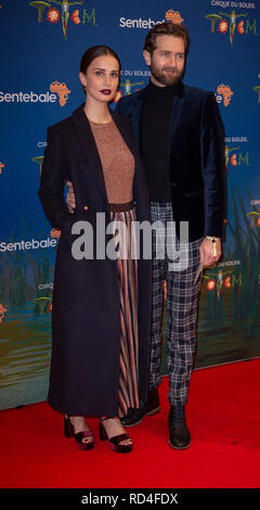 London, Vereinigtes Königreich. 16. Januar 2019. Heida Reed und Sam Ritzenberg kommen für den roten Teppich Premiere von Cirque du Soleil's 'Totem' in der Royal Albert Hall statt. Credit: Peter Manning/Alamy leben Nachrichten Stockfoto