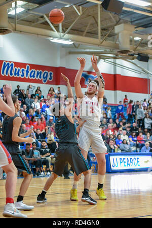 Januar 15, 2019: JJ Pearce an der High School zog Timme #2 hatte 32 College bietet und war einer der oberen 50 geordnet High School Basketball Spieler in den Vereinigten Staaten hat mit der Gonzaga University Bulldoggen unterzeichnet und wird ab dem Schuljahr 2019. Albert Pena/CSM Stockfoto