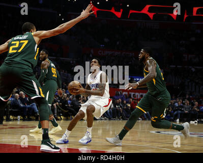 Los Angeles, Kalifornien, USA. 16 Jan, 2019. Los Angeles Clippers Patrick Beverley (21) Laufwerke während ein NBA Basketball Spiel zwischen Los Angeles Clippers und Utah Jazz Mittwoch, Januar 16, 2019, in Los Angeles. Credit: Ringo Chiu/ZUMA Draht/Alamy leben Nachrichten Stockfoto